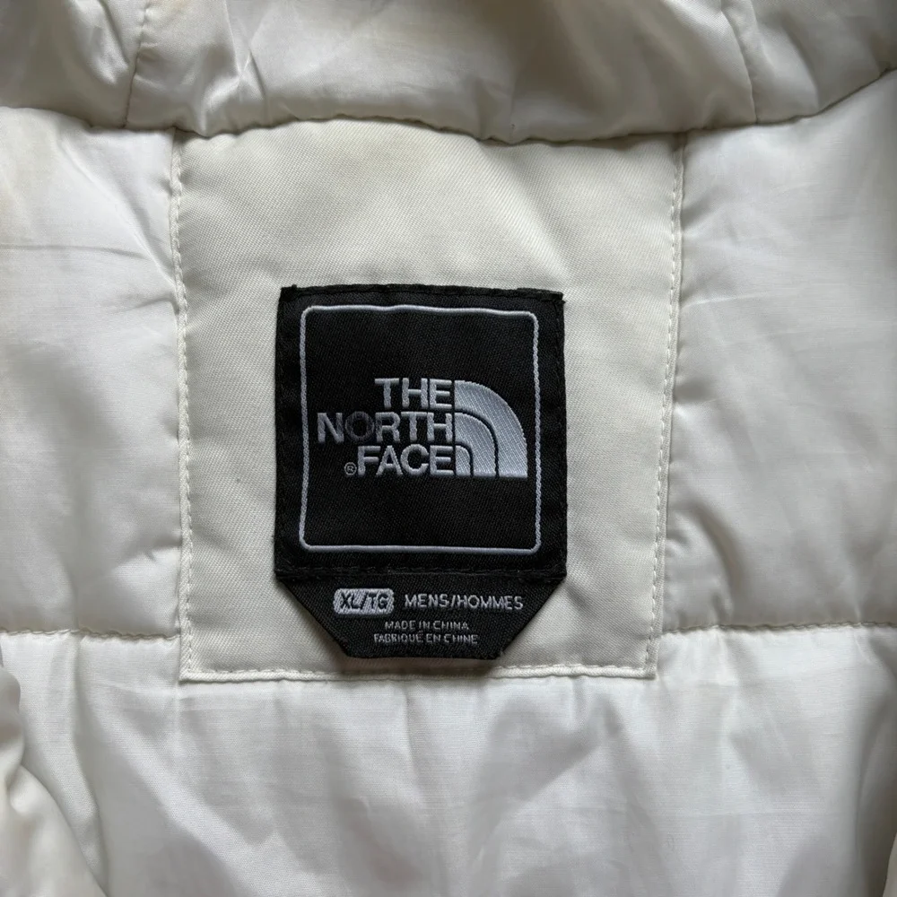 The North Face HyVent Ski Jacket Mens XL Red White Hooded Insulated Winter Coat